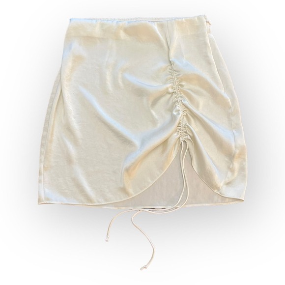 Aritzia Dresses & Skirts - Aritzia Wilfred White Satin Adjustable slit Skirt Size 4‎
